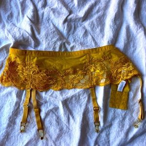 La Perla mustard yellow garter belt size 42 FR